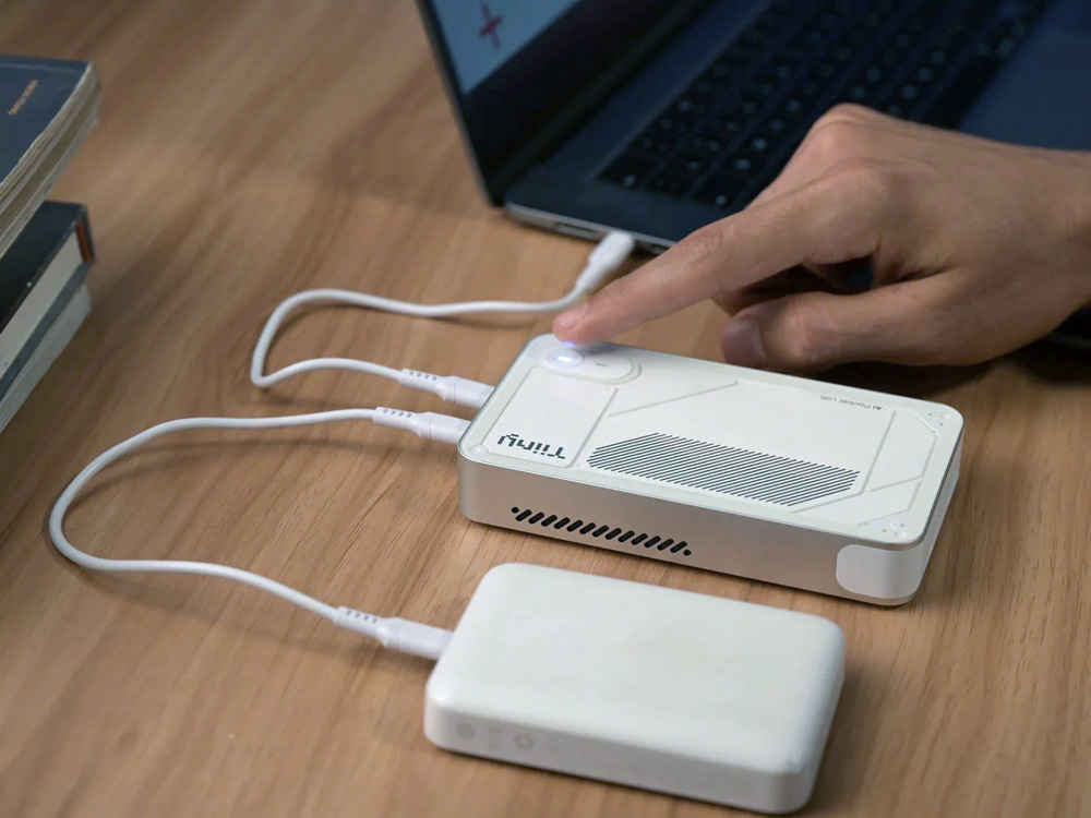 Dispositif Tiiny AI Pocket Lab vue 6