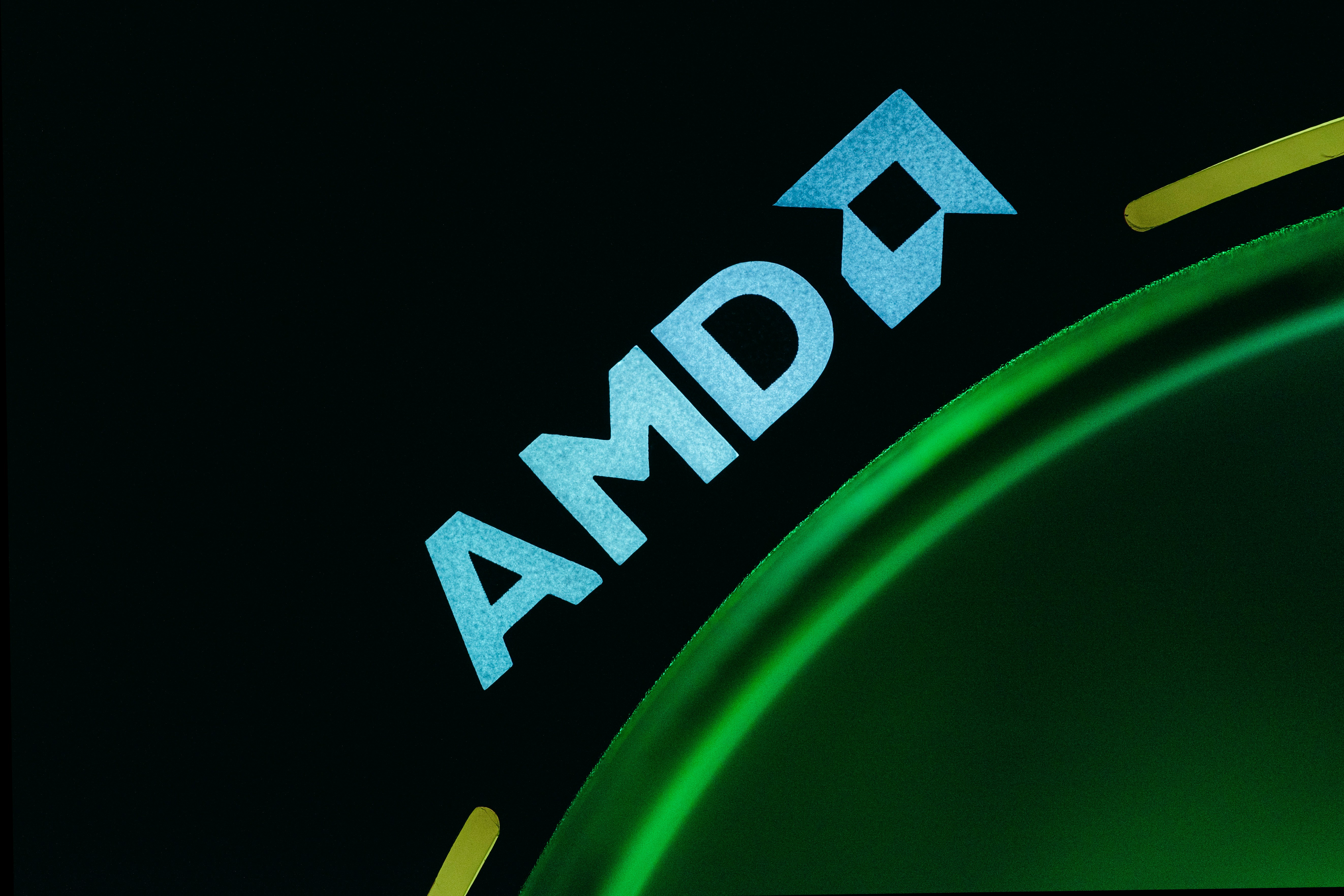 AMD se apunta al mercado de los PC con inteligencia artificial en pugna con NVIDIA e Intel