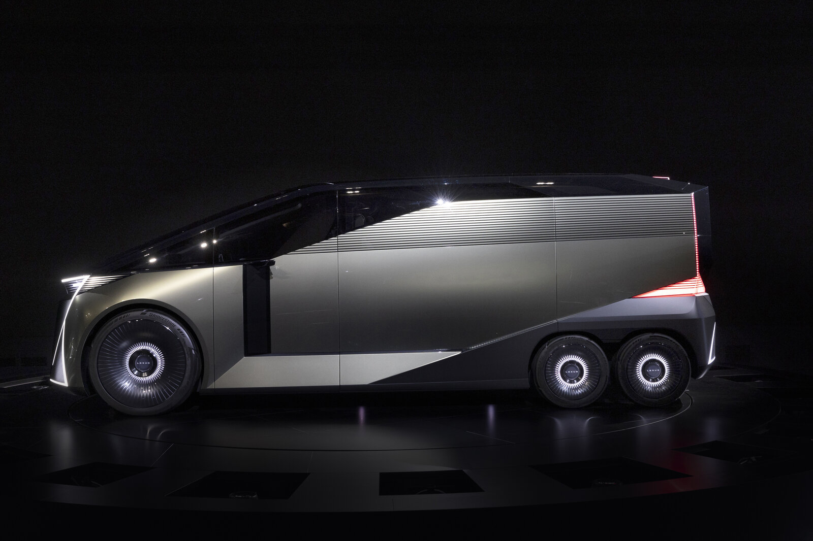 Lexus LS концепт на выставке Japan Mobility Show 2025 Lexus LS концепт на выставке Japan Mobility Show 2025