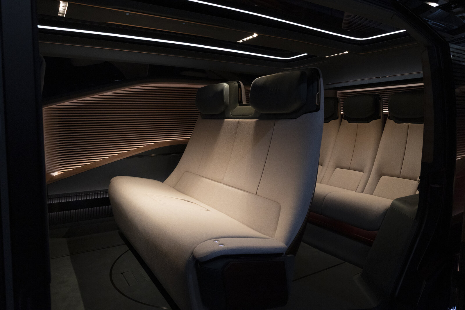 Концепт Lexus LS на выставке Концепт Lexus LS на выставке