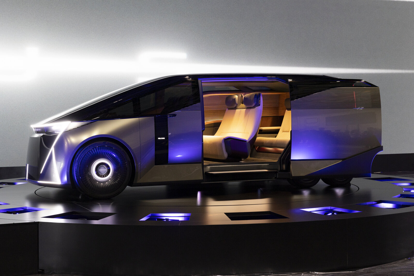 Футуристический Lexus LS концепт на Japan Mobility Show Футуристический Lexus LS концепт на Japan Mobility Show