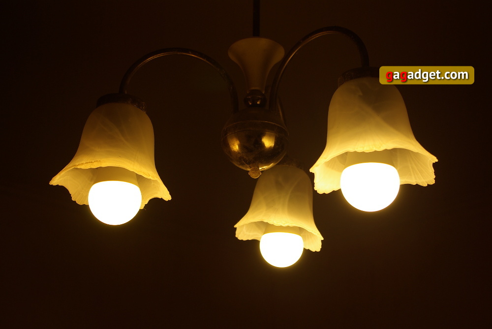Даже разные модели ламп можно свести в одной люстре, задав имм одинаковую цветовую температуру