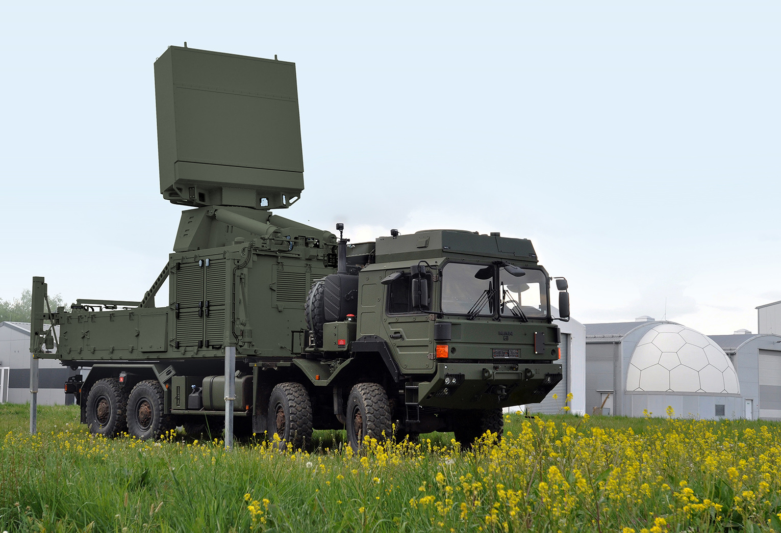 La Germania trasferisce il primo radar Hensoldt TRML-4D all'Ucraina per IRIS-T SLM