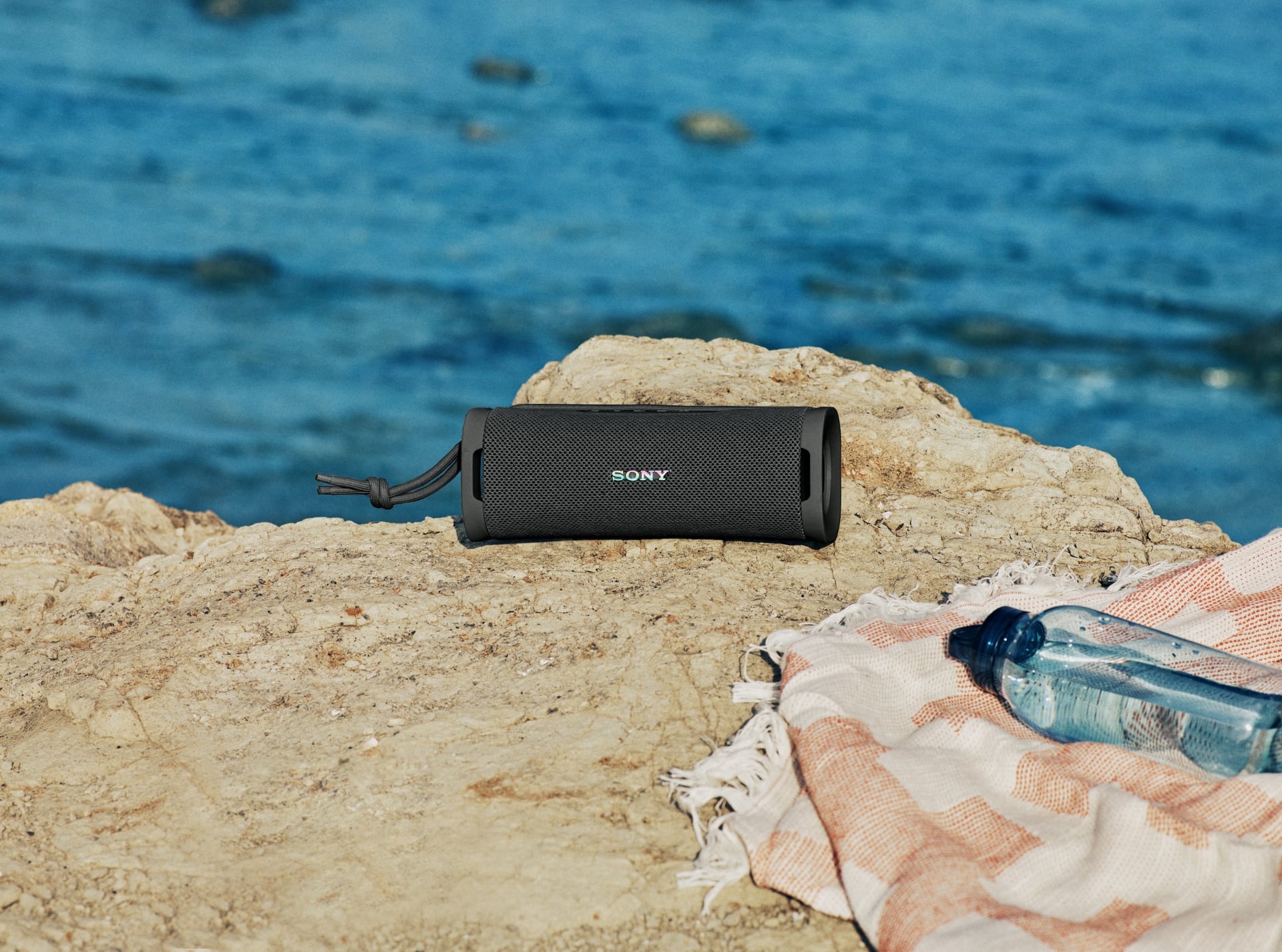 Фото ULT Field 1 з різними кольорами