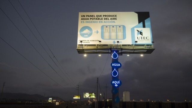 Рекламный щит, преобразующий воздух в питьевую воду