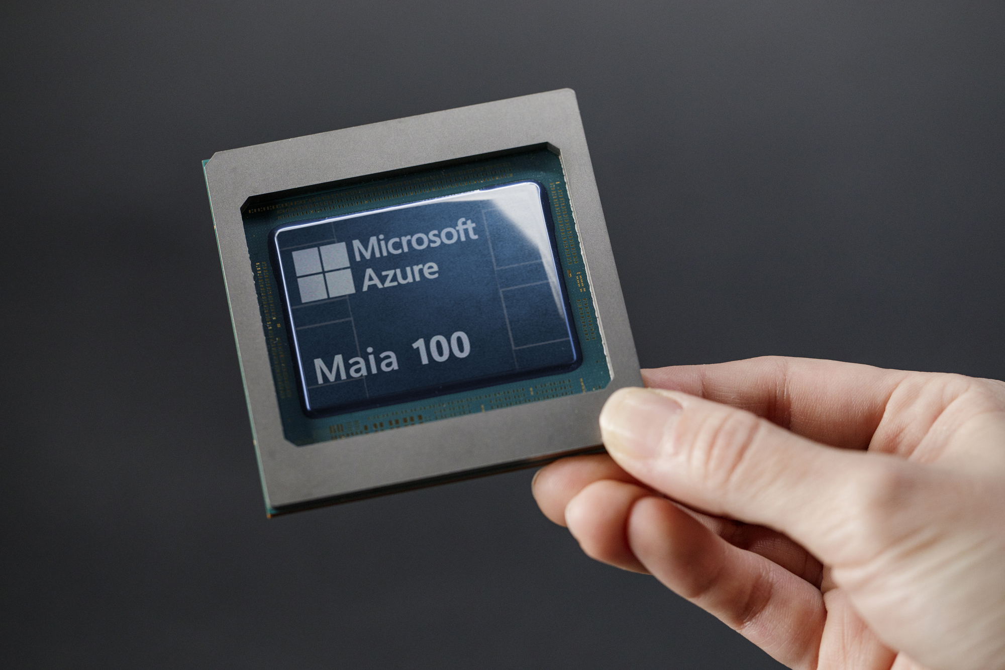 Microsoft stellt eigene Chips für künstliche Intelligenz vor, um nicht von NVIDIA abhängig zu sein