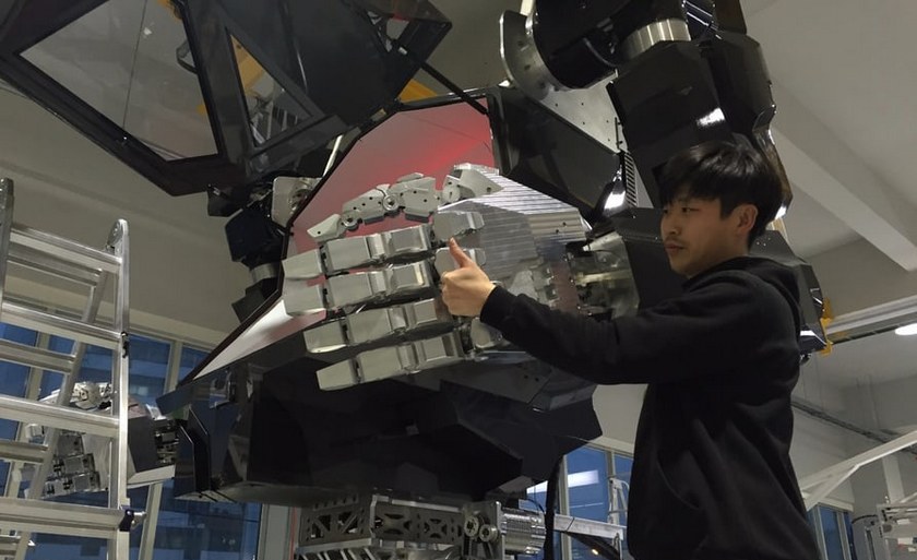 Корейцы создали 4-метровый робот-экзоскелет