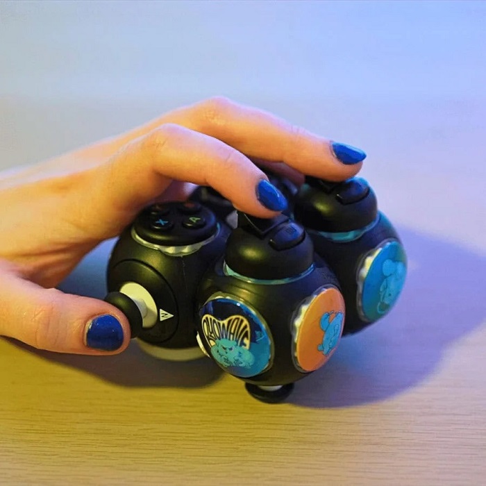 Microsoft and ByoWave's Proteus Controller modular device has been unveiled, allowing people with disabilities to create the perfect gamepad for themselves to play PC and Xbox games-2