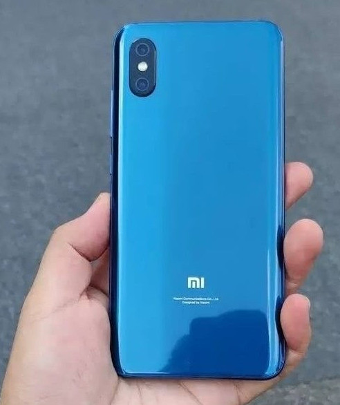 Первые фото Xiaomi Mi 8X со сканером отпечатков пальцев в экране-3