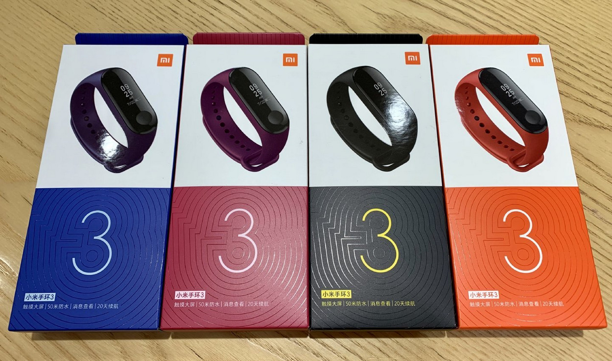 Фото: фитнес-браслет Xiaomi Mi Band 3 в новой красочной упаковке