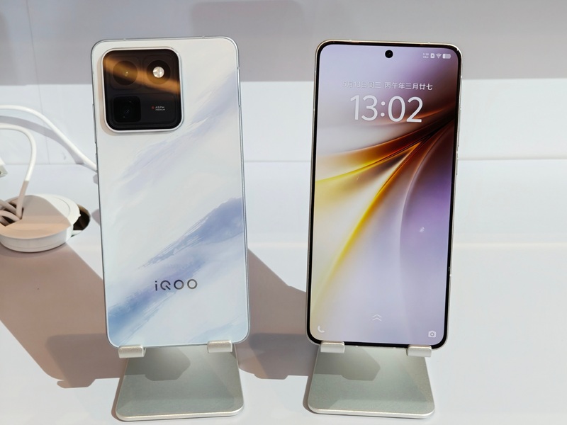 Живая фотография iQOO 15T 2