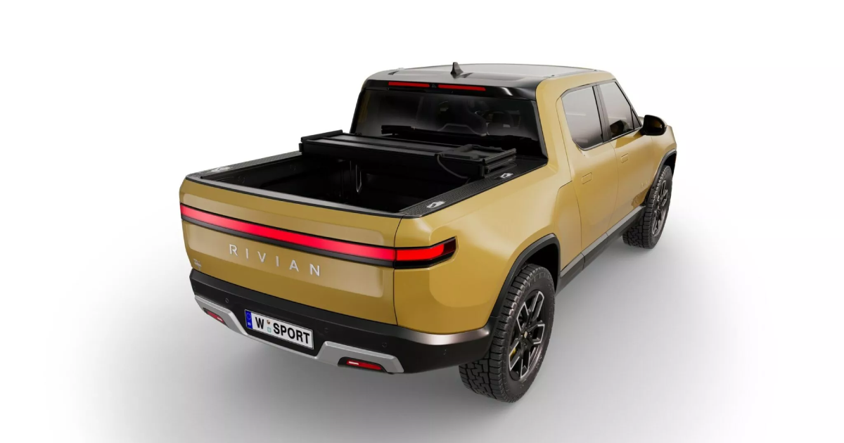 Image of Worksport solar tonneau cover on Rivian R1T - image 2