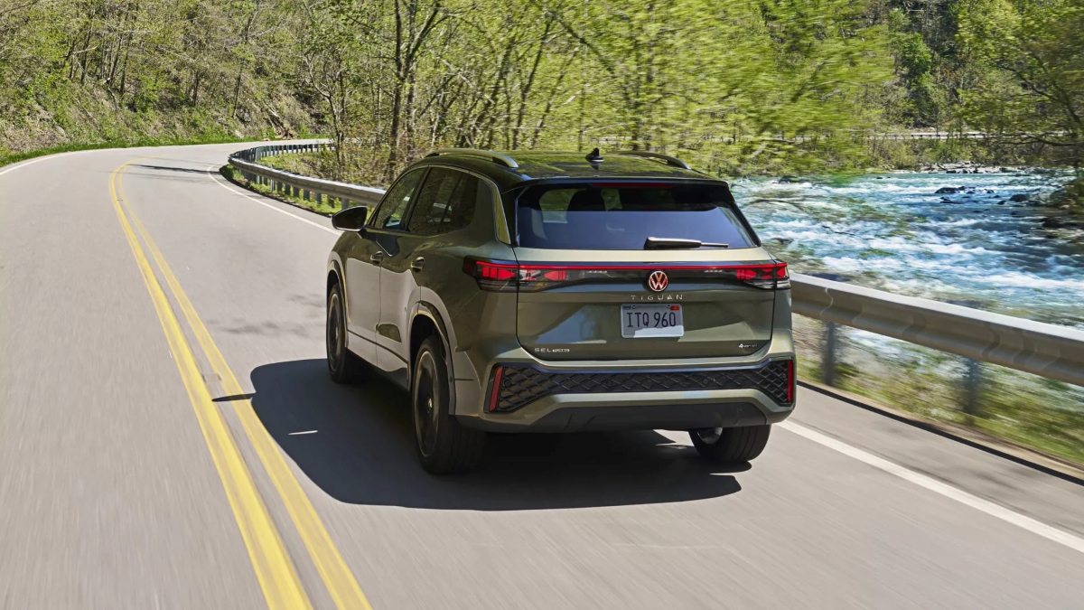 Обновленный VW Tiguan - вид сзади