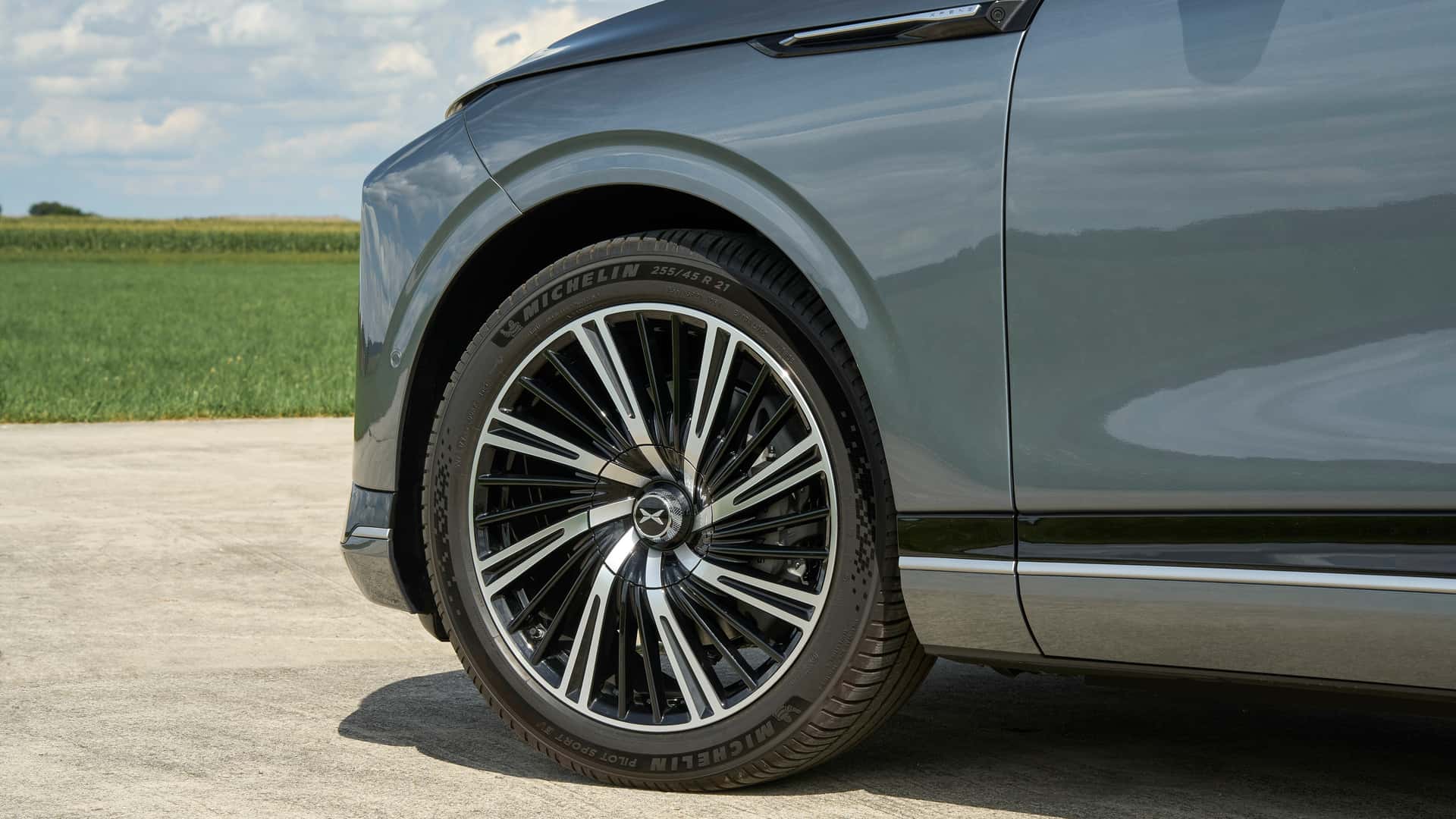 Дизайн Xpeng G9 снаружи.