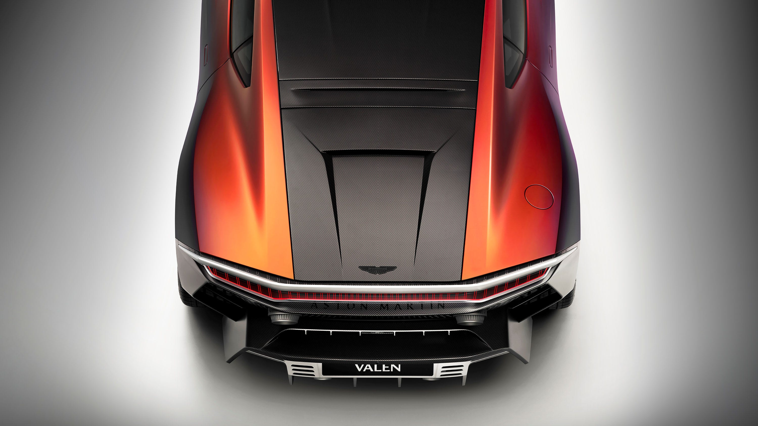 Задняя часть Aston Martin Valen