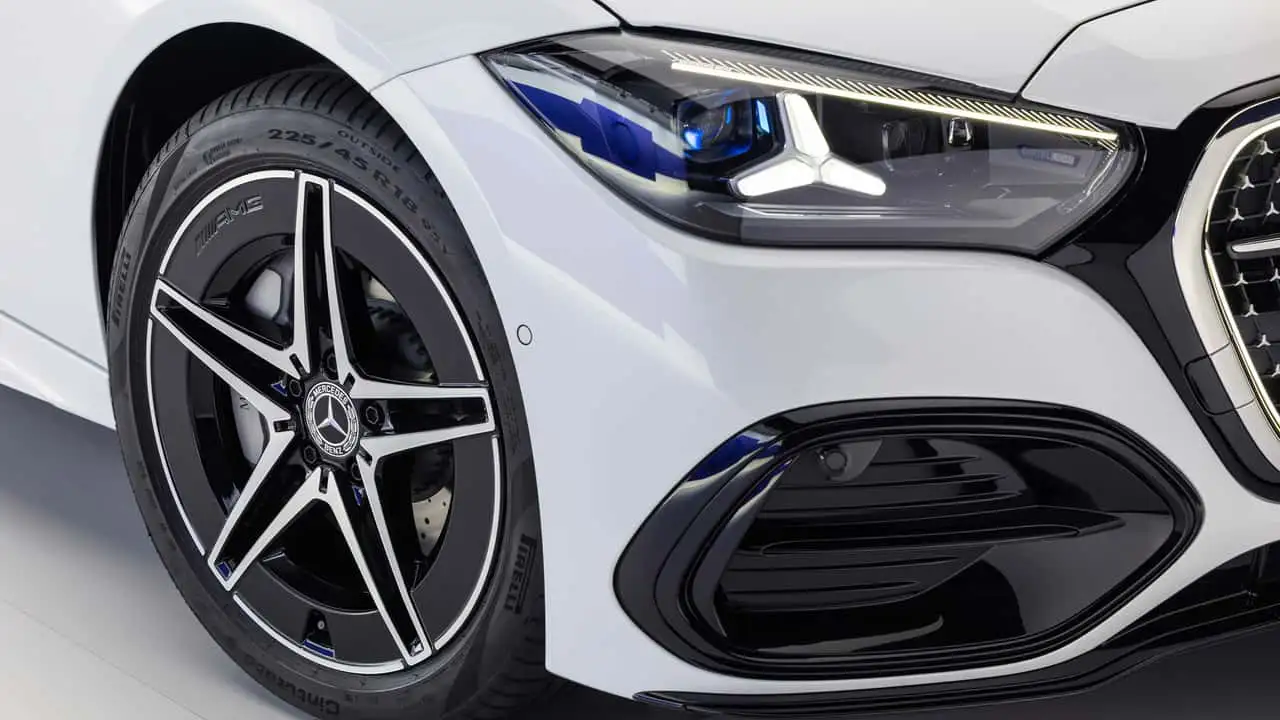 Mercedes-Benz Classe C рестайлинг 2026 вид сзади