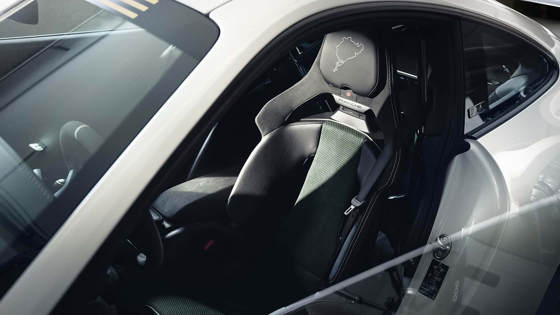 Интерьер Porsche 911 GT3 - сиденья