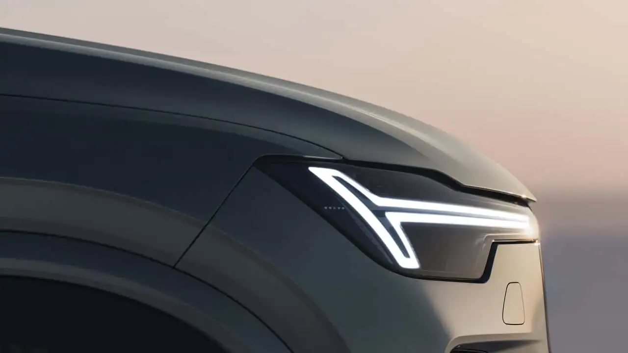 Вид сбоку Volvo XC90