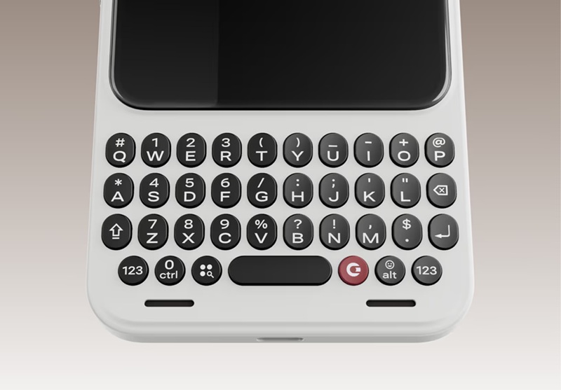 Clicks Communicator с фронтальной физической QWERTY клавиатурой