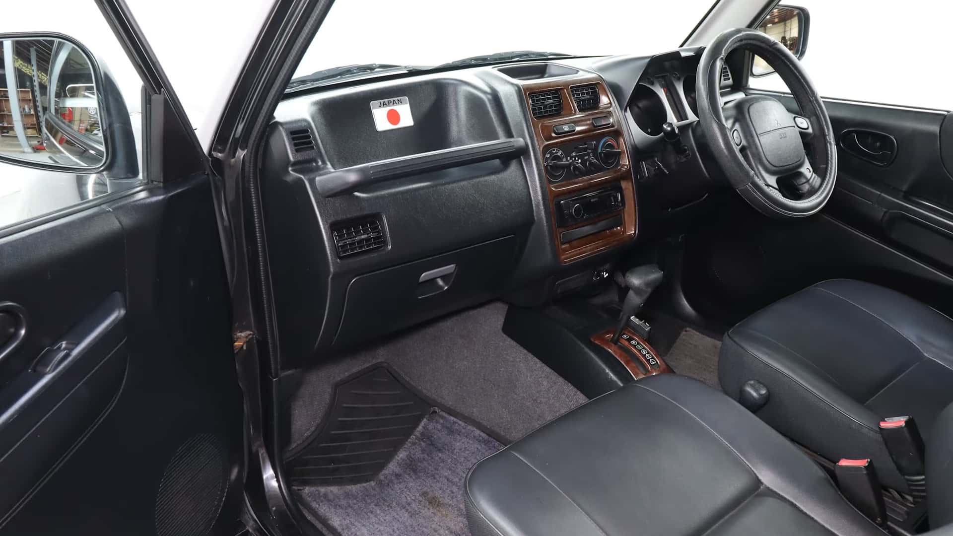 Mitsubishi Flying Pug dashboard view