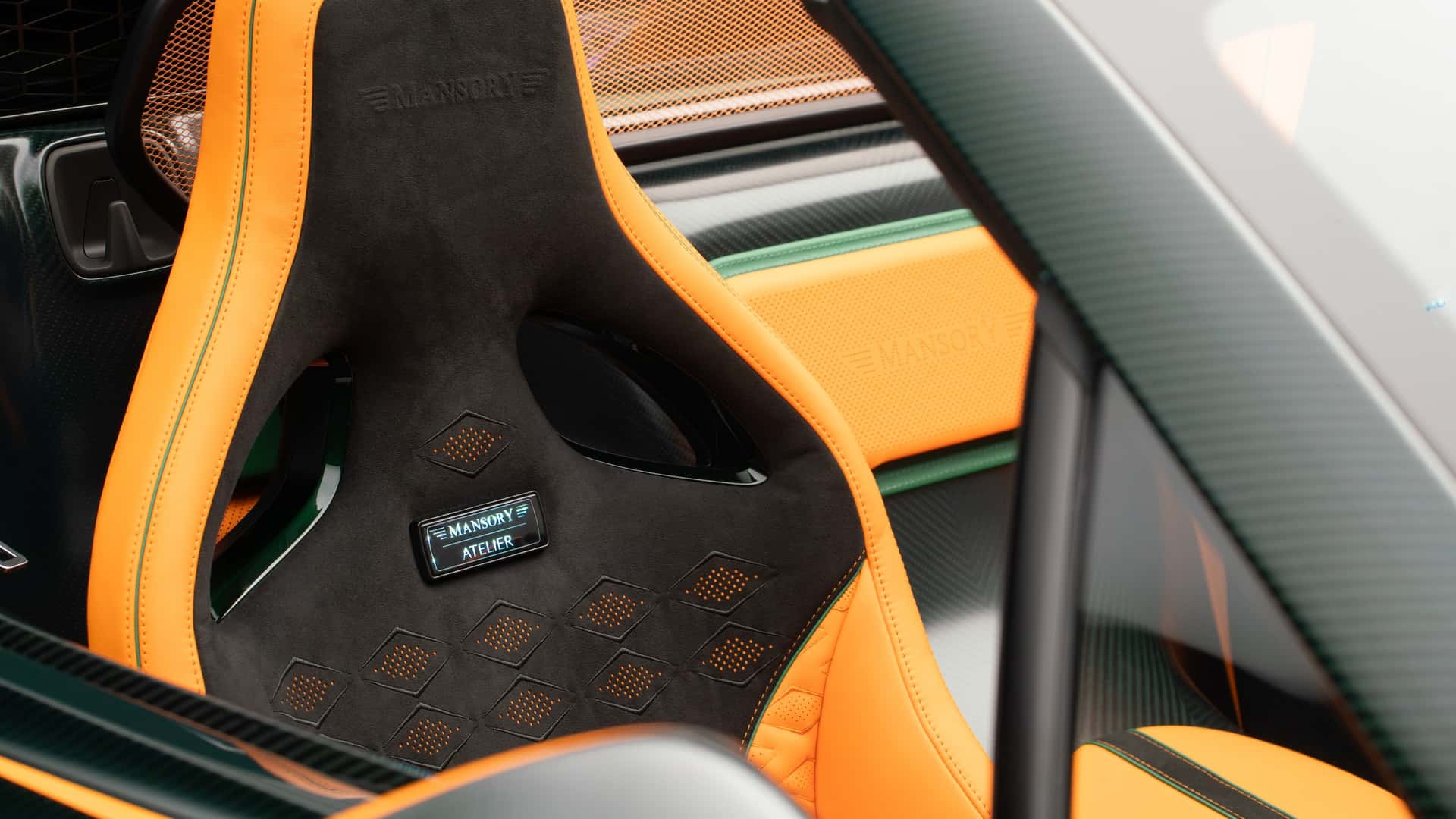 Интерьер Mansory Vincerò с кожаными вставками