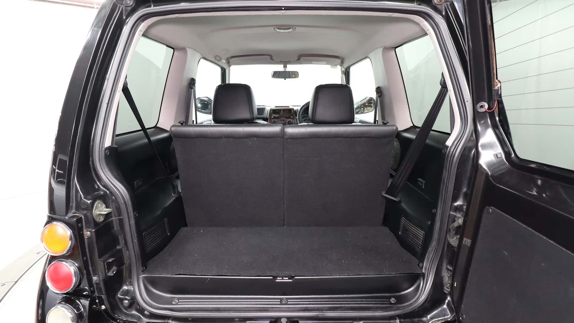 Mitsubishi Flying Pug rear seats