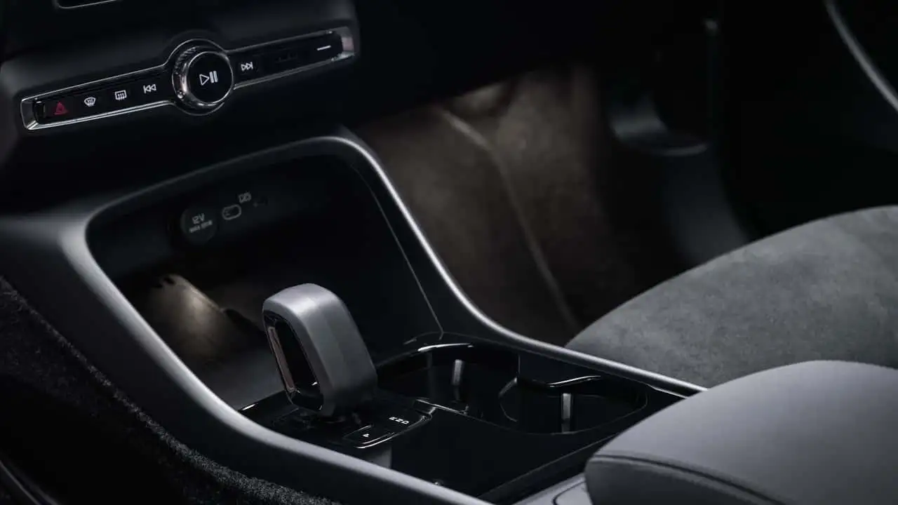 ИИ-помощник Google Gemini в Volvo EX40