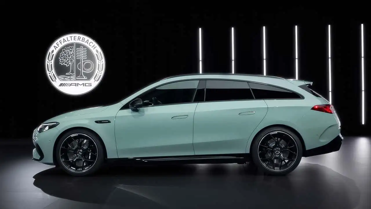 Электрический седан Mercedes-AMG CLA 45 - детали салона
