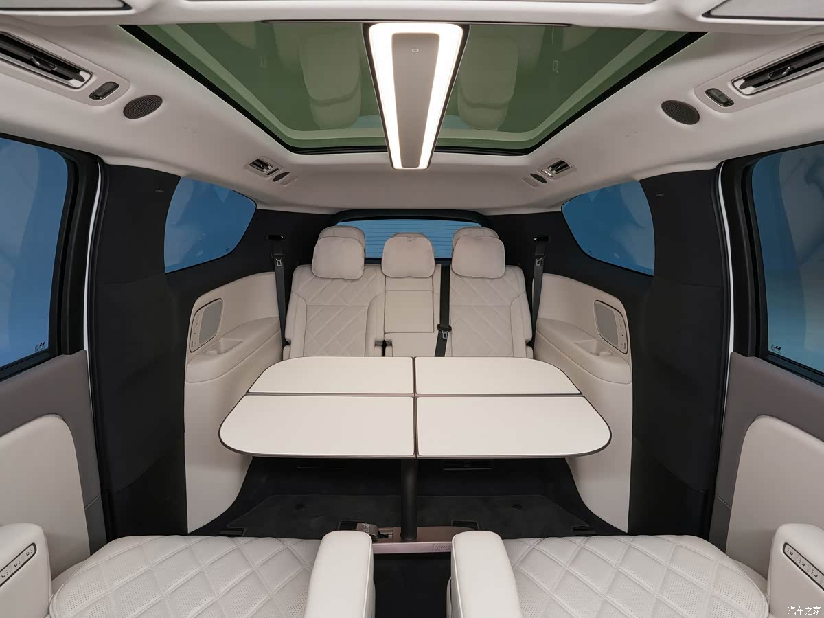 Система Star Ring освещения в Li Auto Mega Home