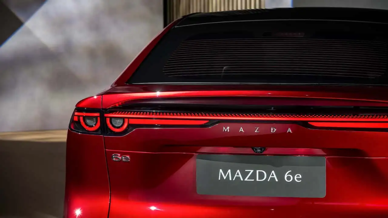 Солнечная крыша Mazda 6e