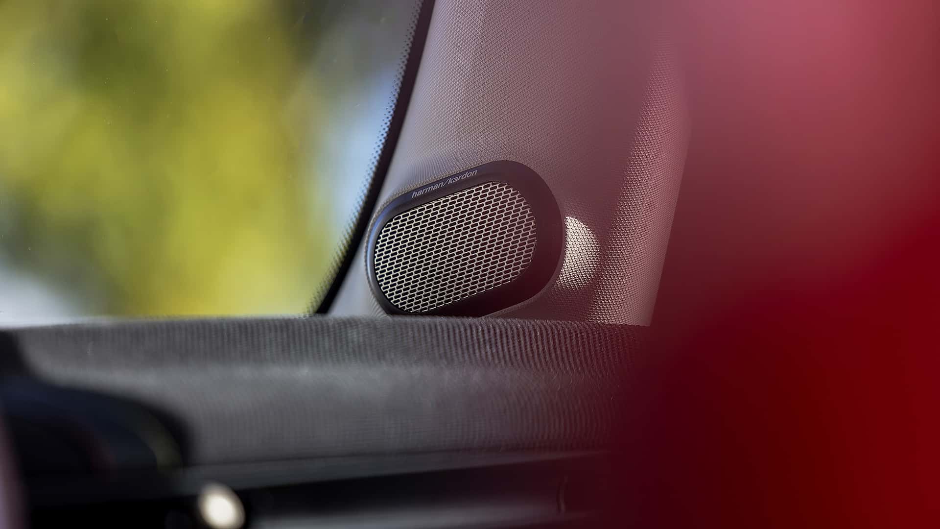Фотография MINI Cooper сбоку