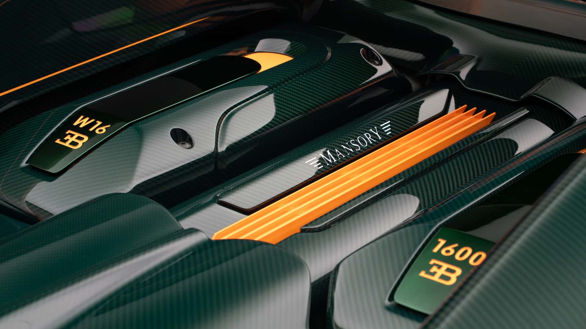 Детали Mansory Vincerò в цветном карбоне