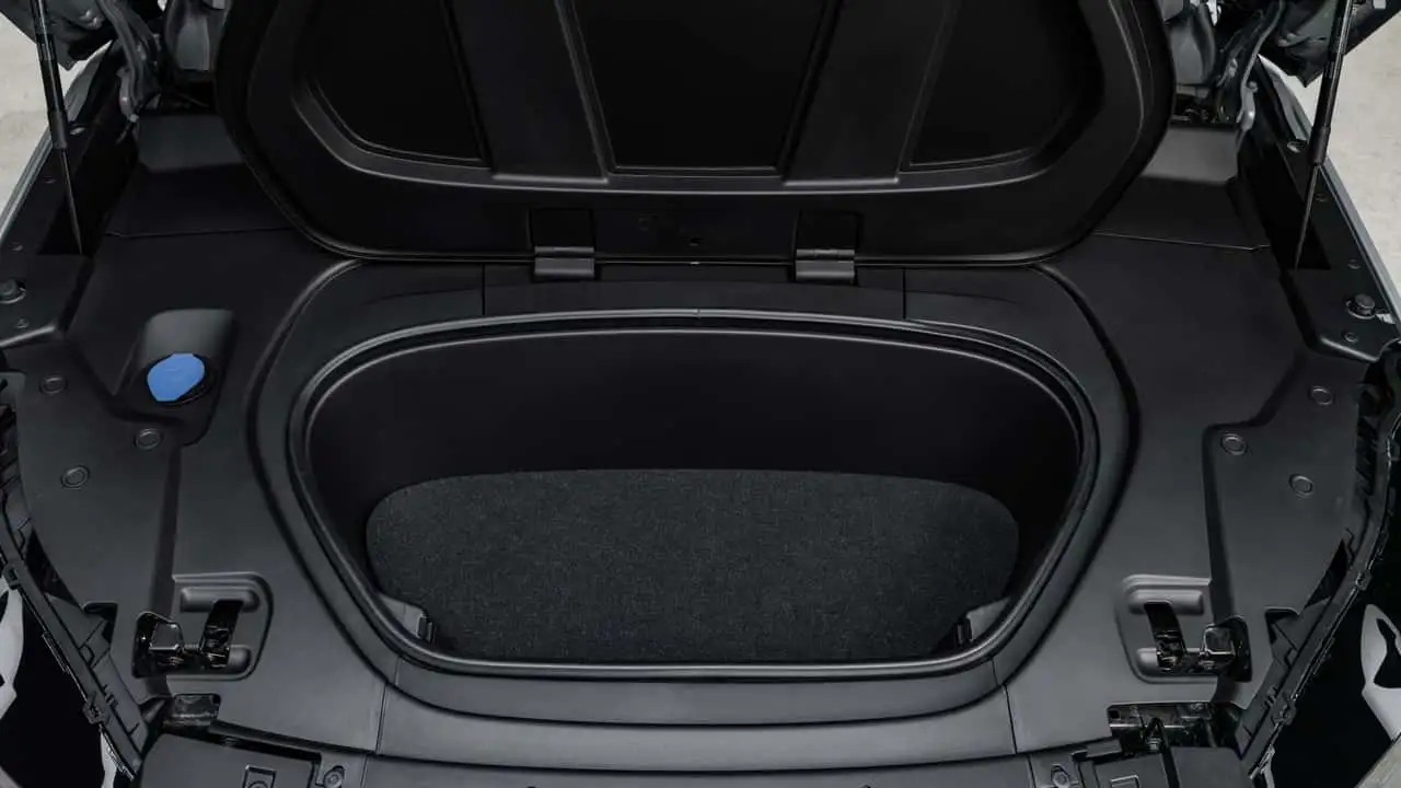 Современные решения в салоне Volvo EX40