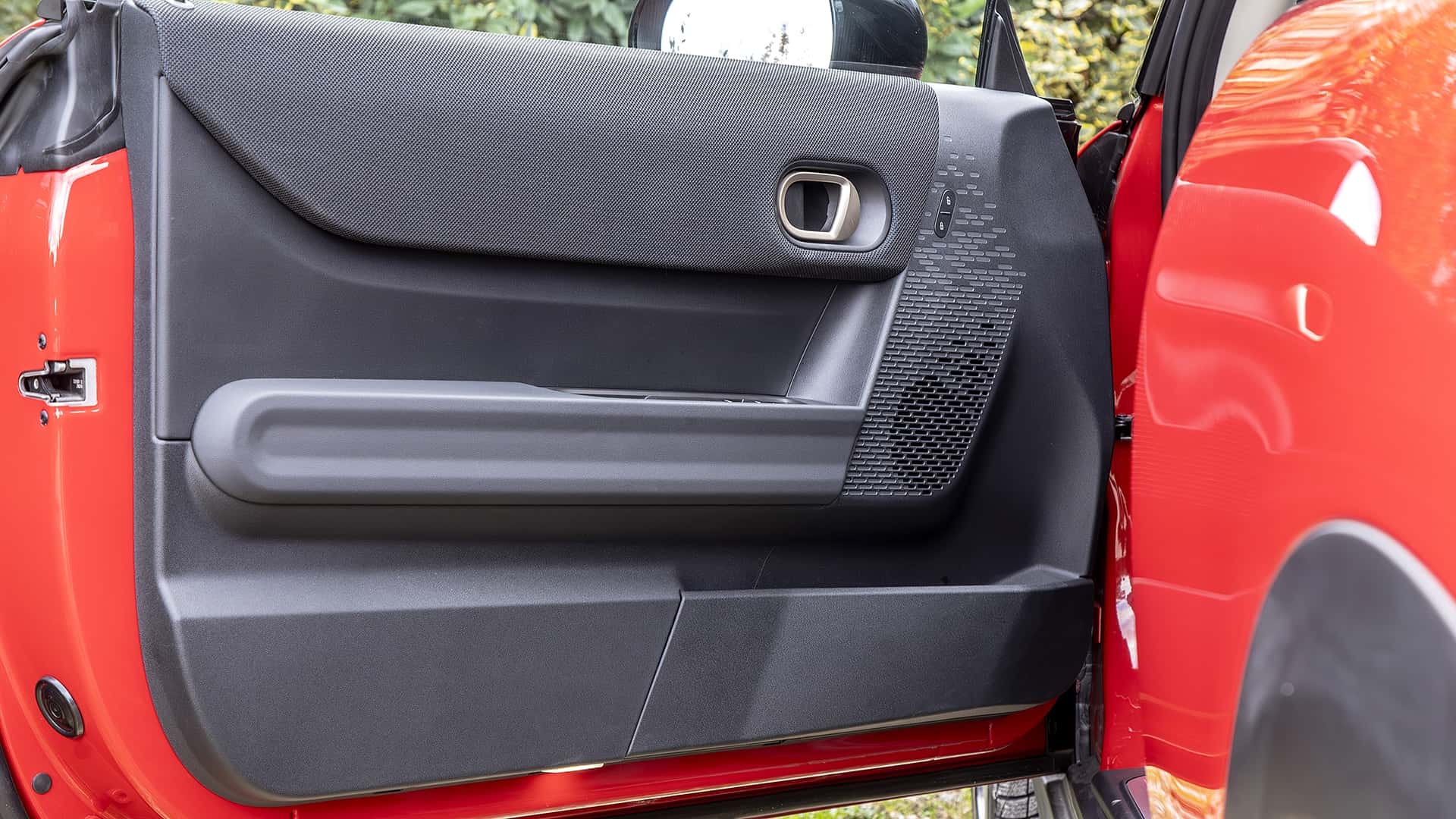 Модель MINI Cooper в красном цвете