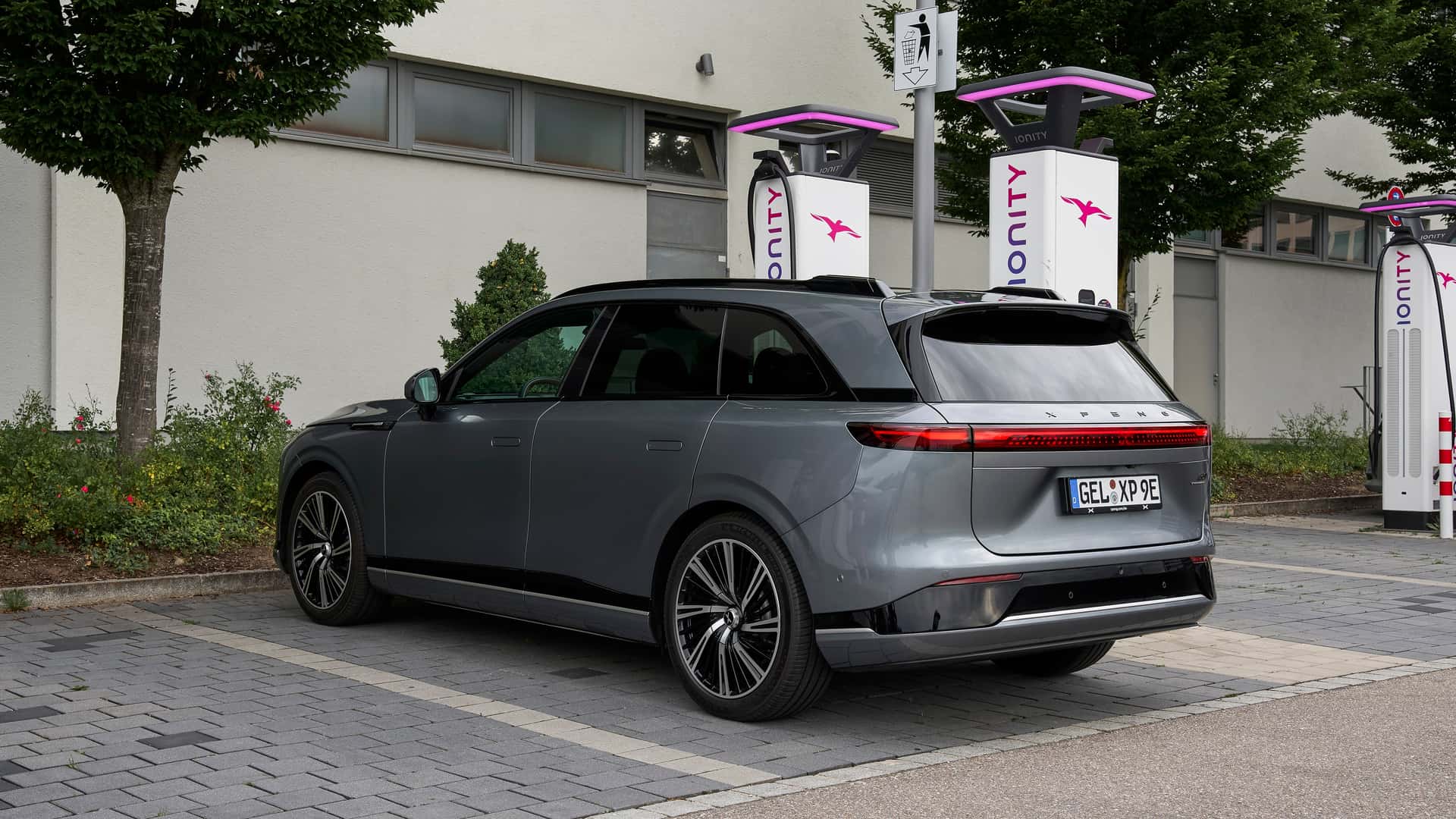 Задняя часть Xpeng G9.