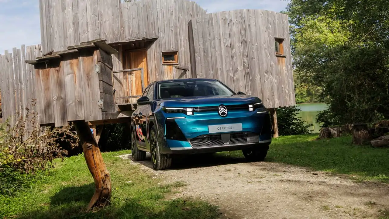 Citroen C5 Aircross Emeraude вид сзади