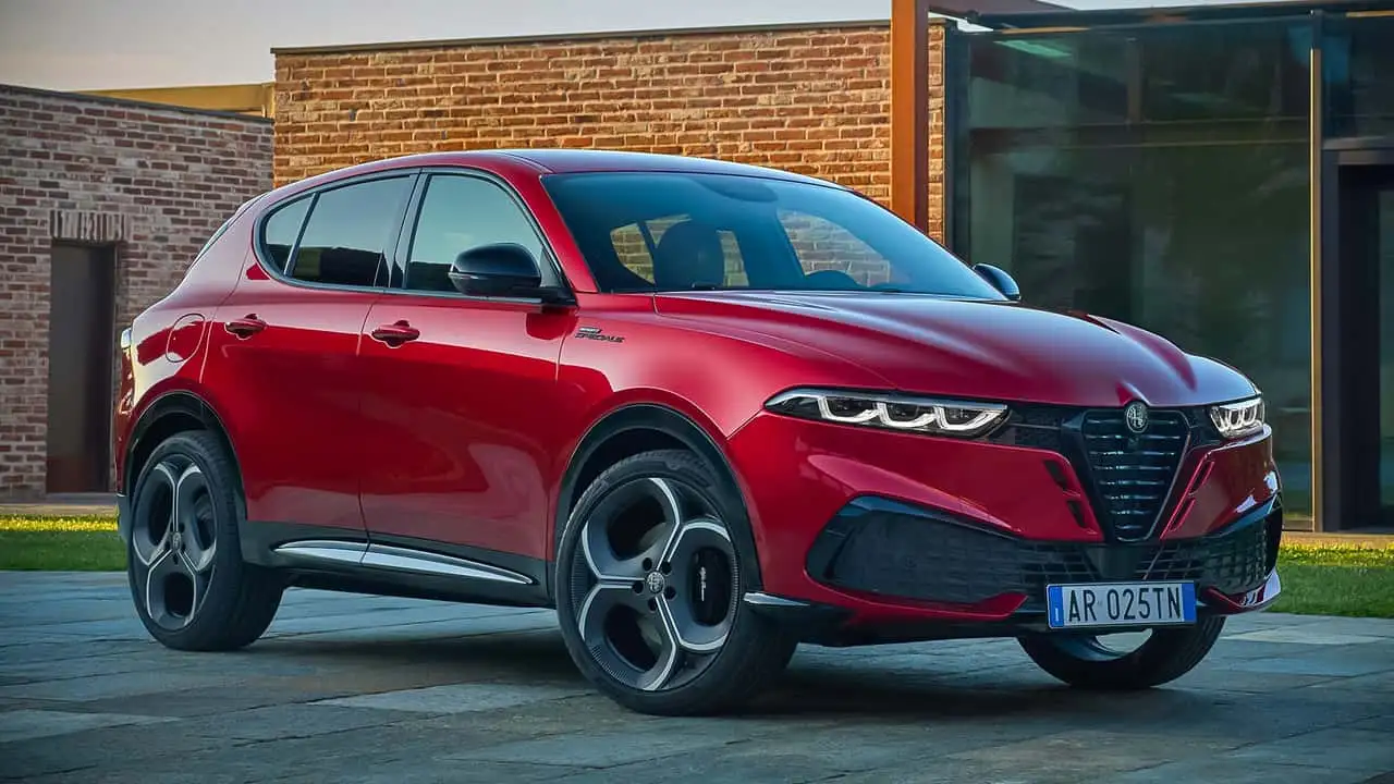 Alfa Romeo Tonale вид спереди