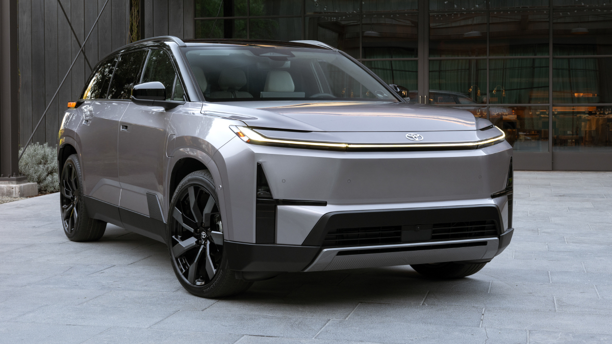Электрический Toyota Highlander 2027 вид 3