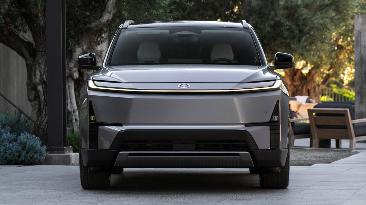 Электрический Toyota Highlander 2027 вид 4