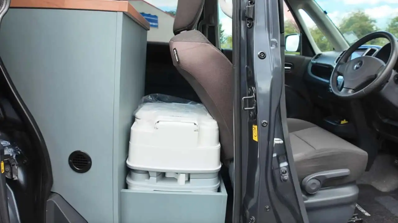 Interior kitchen of Mitsubishi Delica D:2 microcamper