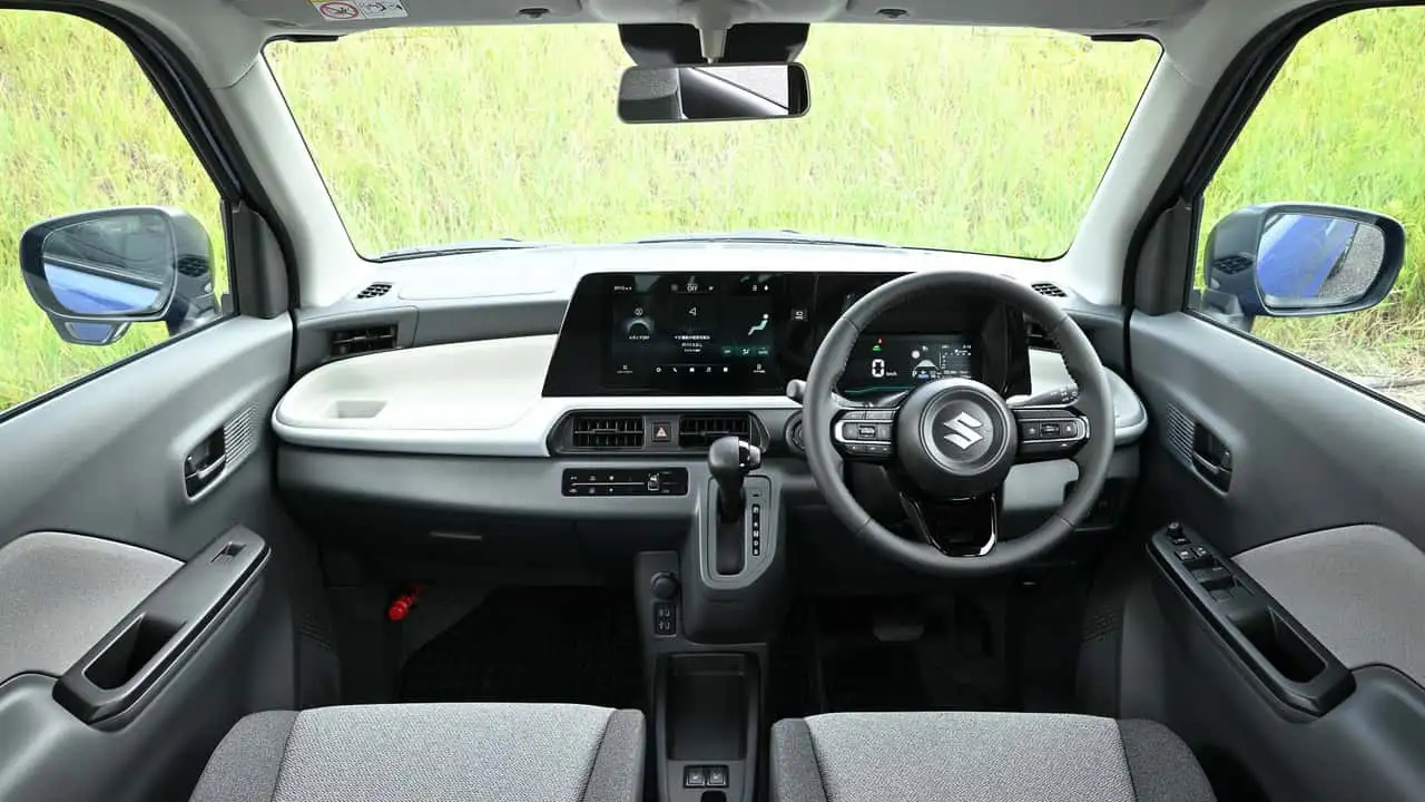 Современный салон Suzuki e Sky