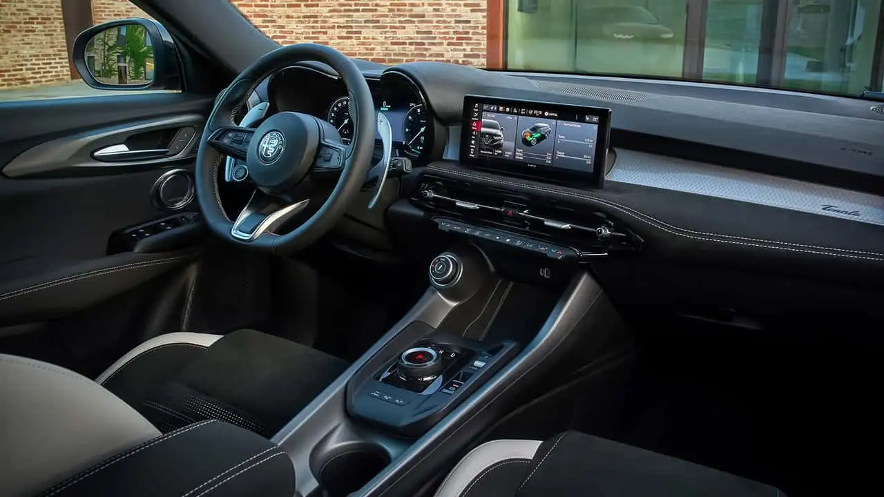 Интерьер Alfa Romeo Tonale