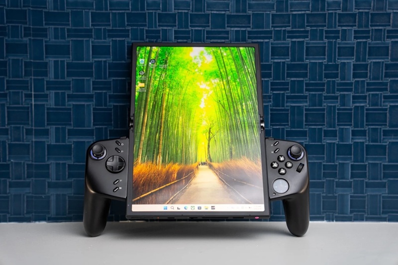 Игровая консоль Lenovo Legion Go Fold с геймпадом