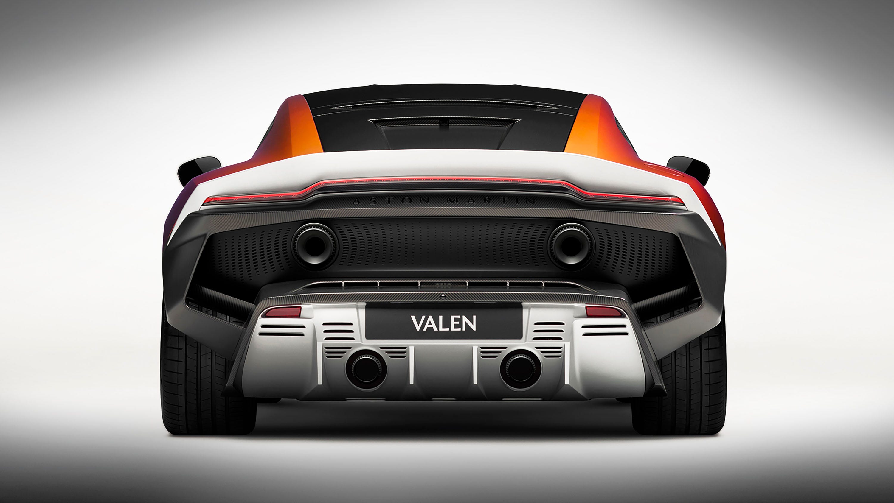Детали интерьера Aston Martin Valen