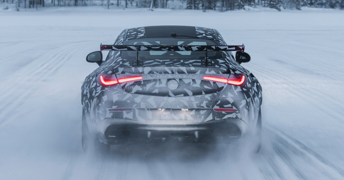 Камуфлированное высокопроизводительное купе Mercedes-Benz