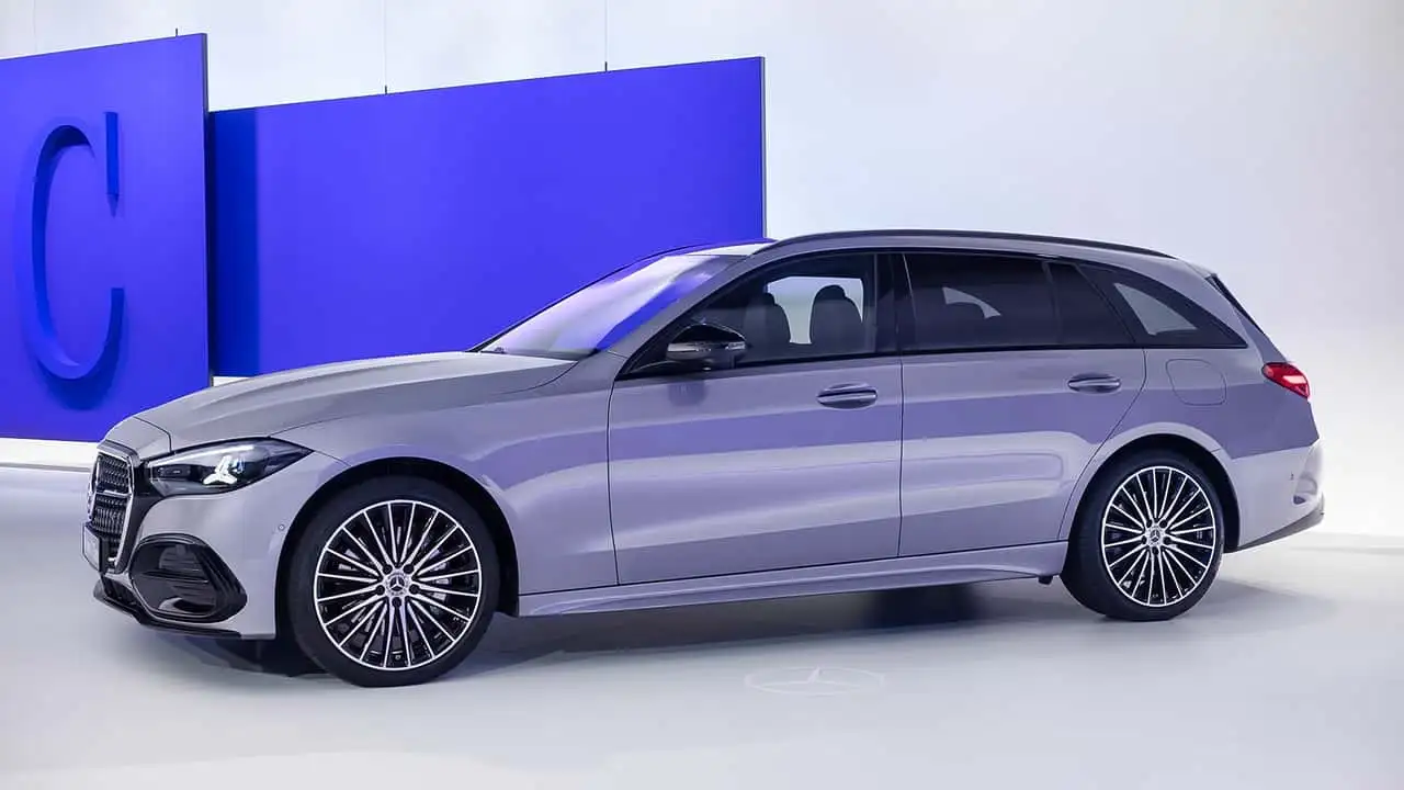 Просторный салон Mercedes-Benz Classe C