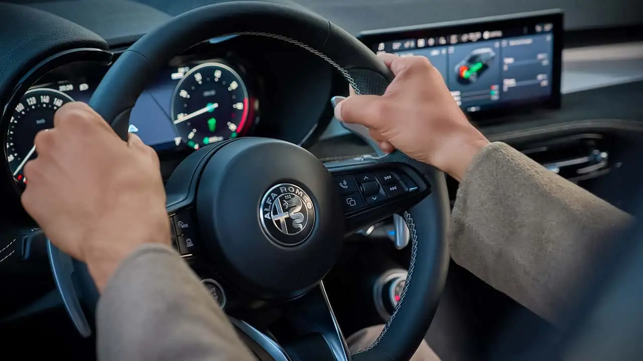 Alfa Romeo Tonale интерьер в деталях