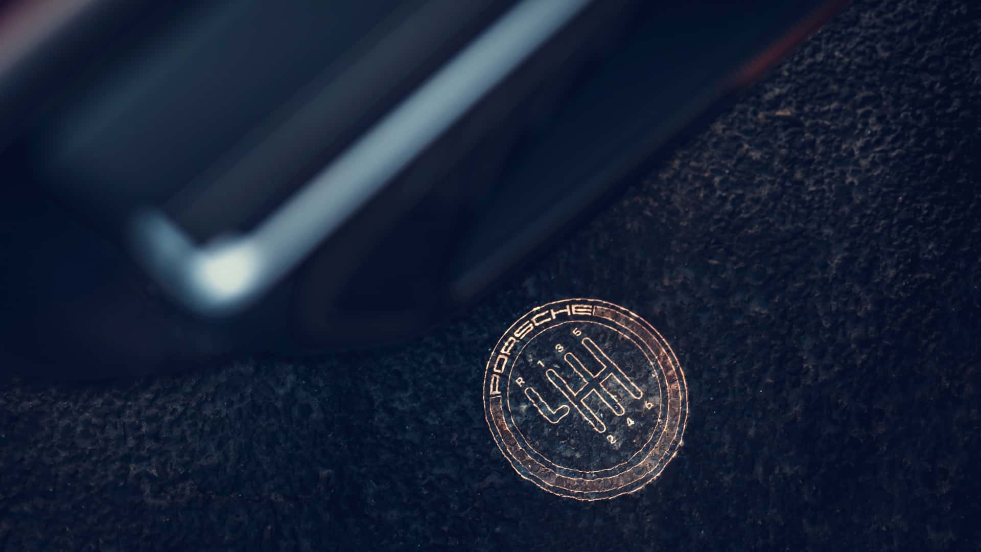 Фото кресел Porsche 911 Carrera S в клетку