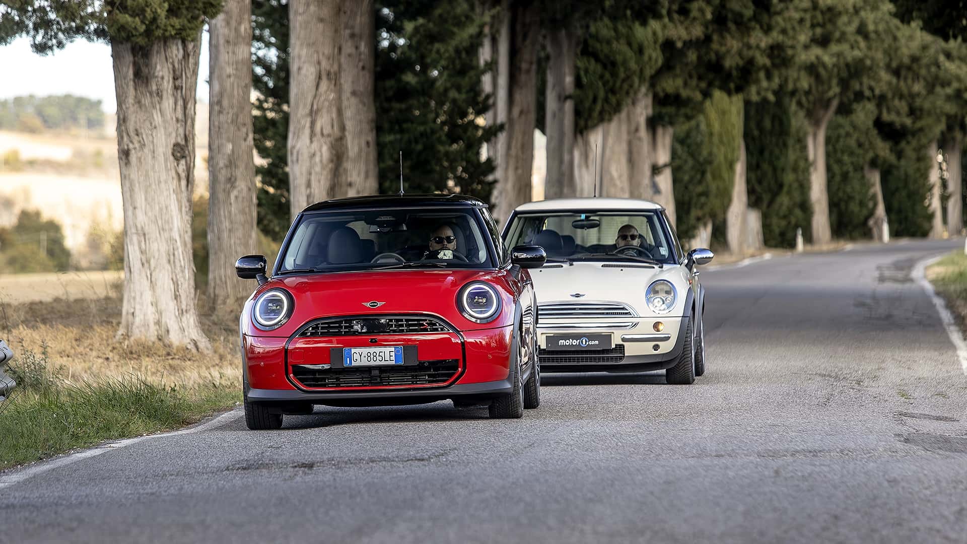 MINI Cooper с боковым анфас