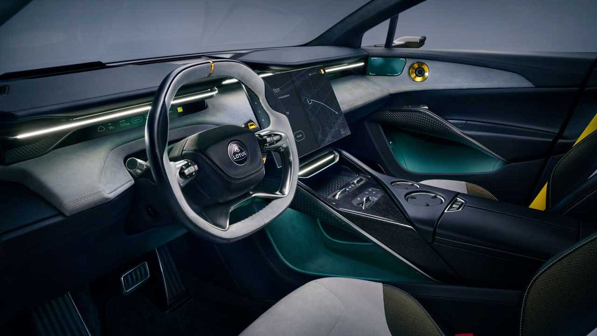 Экран мультимедийной системы Lotus Eletre
